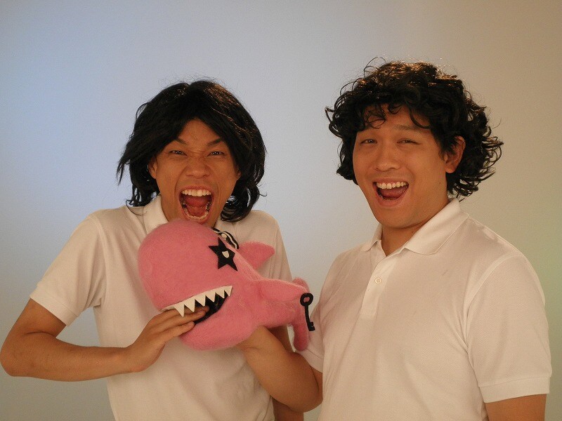 動画サイトJOOKEYにて「あたりまえ体操」の撮影を行ったCOWCOW。(c)吉本興業