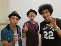 GyaO!のライブ配信番組「よしログ」と「ハンゲーム」のコラボ企画「あの芸能人と 一緒に遊ぶハンゲーム」に参加した、トータルンテンボス（右）とアームストロング栗山（左）。