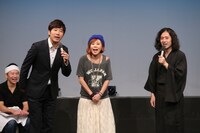 子供の反抗期をテーマにした本の出版を、独創的なイメージVTRとともにプレゼンした野沢直子（中央）。