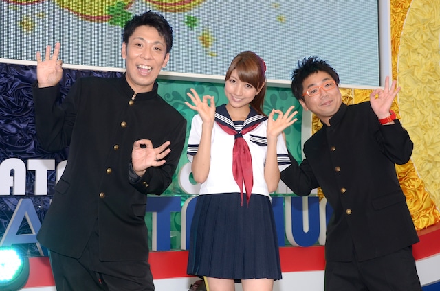 「恋のミタパン」と「恋のパンクブーブー」のCD発売記念イベントに登場したパンクブーブーと「ミタパン」こと三田友梨佳フジテレビアナウンサー（中央）。