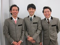 写真はFREE MONKEY。左から宗像、磯野、志野。