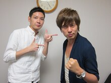 8月31日（金）、新宿・ルミネtheよしもとにて行われる「POISON吉田が5人と漫才」で漫才を披露するPOISON GIRL BAND吉田（左）とウーマンラッシュアワー村本（右）。