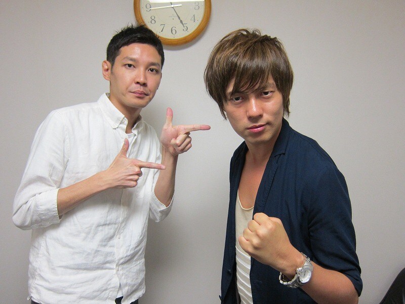 8月31日(金)、新宿・ルミネtheよしもとにて行われる「POISON吉田が5人と漫才」で漫才を披露するPOISON GIRL BAND吉田(左)とウーマンラッシュアワー村本(右)。