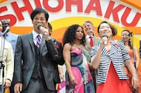 ネプチューン名倉、イモトアヤコ（前列左から）ら。