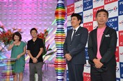 左から、大橋未歩アナウンサー、伊藤隆行プロデューサー、とんねるず。