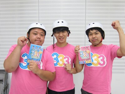 8月23日（木）、神奈川・ラゾーナ川崎にて行われる「トリオさん」DVD発売記念イベントで、ローラースケートの「ガラスの十代」パフォーマンスを披露するジューシーズ。