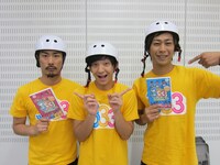 8月23日（木）、神奈川・ラゾーナ川崎にて行われる「トリオさん」DVD発売記念イベントで、ローラースケートの「ガラスの十代」パフォーマンスを披露するパンサー。