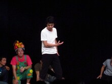 手芸を生披露したプー＆ムー・おさむ。写真はナイキ。