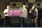 8月18日（土）、19日（日）に、行われる「SUMMER SONIC 2012」にて開催される「小籔を探せ！」看板。