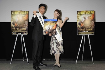「タイタンの逆襲」Blu-ray＆DVDリリース記念の特別試写会に登場した（左から）長井秀和とタイタン太田光代社長。