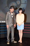ケンドーコバヤシ（左）と中島めぐみ関西テレビアナウンサー（右）。