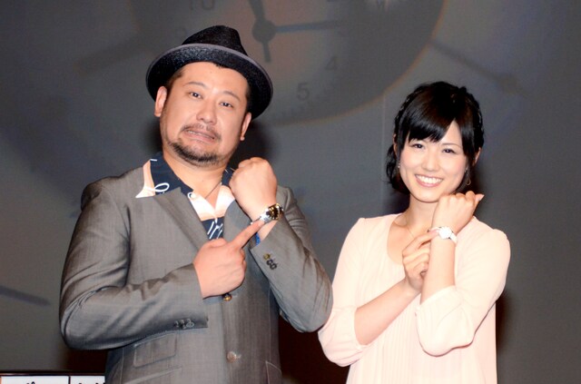 「時間を支配しろ！クイズ☆ギリドメ」で司会を務めるケンドーコバヤシ（左）と中島めぐみ関西テレビアナウンサー（右）。