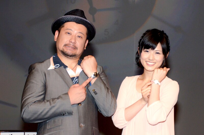 「時間を支配しろ！クイズ☆ギリドメ」で司会を務めるケンドーコバヤシ（左）と中島めぐみ関西テレビアナウンサー（右）。
