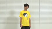 「おれ割ってるもん（泣）Tシャツ」を着るパンサー向井。