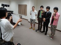 任命式の様子。(c)吉本興業