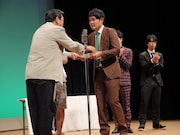 任命式の様子。(c)吉本興業