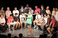 松竹芸能 新宿角座で行われた「東京スタディツアー 松竹芸能SPライブ」。(c)松竹芸能