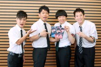 会見より、左から、カラテカ入江、雨上がり決死隊、サバンナ高橋。