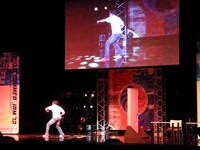 激しい爆撃が繰り広げられた山里の妄想ラブストーリー。