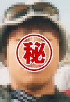 DVD「地元応援バラエティ このへん!! トラベラー 全国版2 ～お仕事忘れてすいません!!テンション上がっちゃった編～」の対象店舗限定特典、NON STYLE井上の激ヤバ写真。