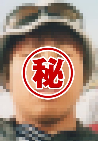 DVD「地元応援バラエティ このへん!! トラベラー 全国版2 ～お仕事忘れてすいません!!テンション上がっちゃった編～」の対象店舗限定特典、NON STYLE井上の激ヤバ写真。