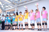 （左から）テレビ朝日の大西アナ、ジャングルポケット、パンサー、ジューシーズ。