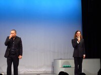 雅楽と英語ナレーションのコラボ。「餃子の王将」ナレーションも披露。