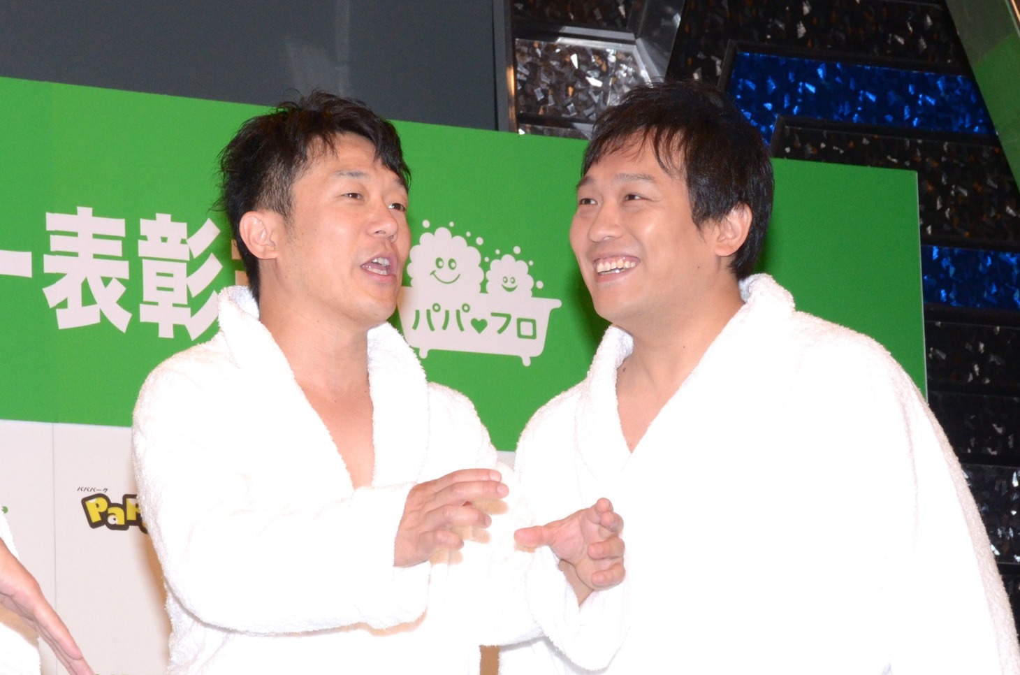 ペナルティ・ヒデ（左）と、COWCOW山田（右）。