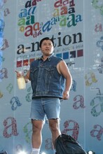 夏フェス「a-nation」にシークレットゲストとして出現したスギちゃん。