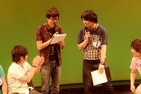 「このままの名前でいいのか」「曲を出す計画はどうなっているのか」などFKDの数々の問題点が議題に上がったトークコーナーの一場面。マシンガンズ西堀の提案「みんなで『仮装大賞』に出ようよ！」には一同賛成した。