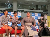 相撲を楽しむためのコーナーを展開。