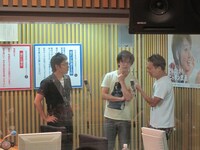 自分たちのネタのほか、リスナーから届いたショートコントを披露。