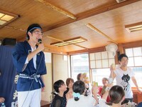 屋形船では、村上たちがオリジナルもんじゃをふるまった。