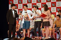 「キングオブコント2012」決勝進出を決めた直後のしずる。