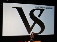 「真っ裸の男 VS 笑わない女」