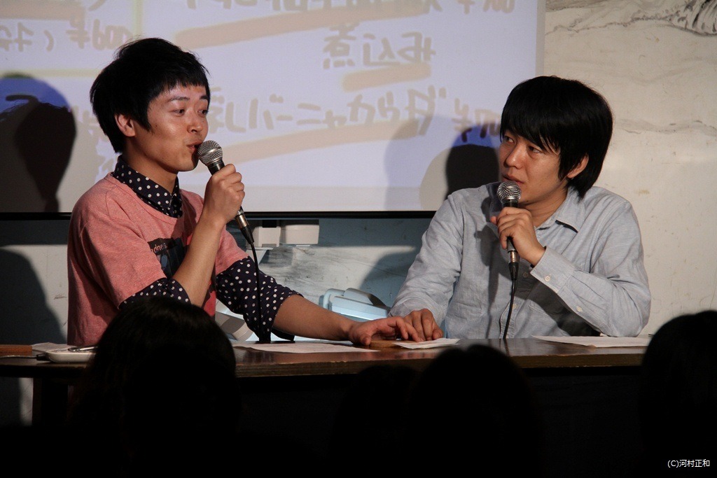 「web★1週間presents うしろシティトークライブ『裁縫男子と料理男子 vol.2』」に出演するうしろシティ。写真は前回の様子。