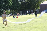 ふんどしが地面についてももうダッシュを見せたジャングルポケット太田。(c)藤澤孝代（フォトプロ）