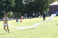 ふんどしが地面についてももうダッシュを見せたジャングルポケット太田。(c)藤澤孝代（フォトプロ）