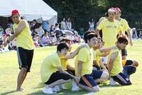 騎馬戦に気合を入れるAチーム。(c)藤澤孝代（フォトプロ）