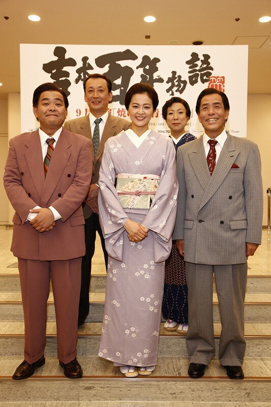 なんばグランド花月にて上演がスタートした「吉本百年物語」9月公演「焼け跡、青春手帳」(c)吉本興業