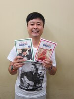DVD「イラっとくる韓国語講座」vol.3、vol.4が同時発売された次長課長・河本。