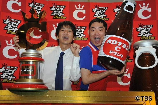 「キングオブコント」2010年（第3回）大会で優勝したキングオブコメディ。(c)TBS
