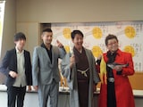 「秋田県2代目住みます芸人」としてお披露目された（左から）ちぇすと、桂三若、秋田よしもと入りを果たしたマジシャンのブラボー中谷。