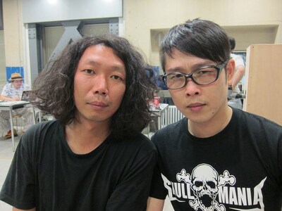 9月20日（木）から23日（日）まで、東京・俳優座劇場にて上演されるロンドンブーツ1号2号・田村亮の劇団田村亮一座が第5回公演「大きなグミの木の下で」に出演するマンボウやしろとギンナナ金成。