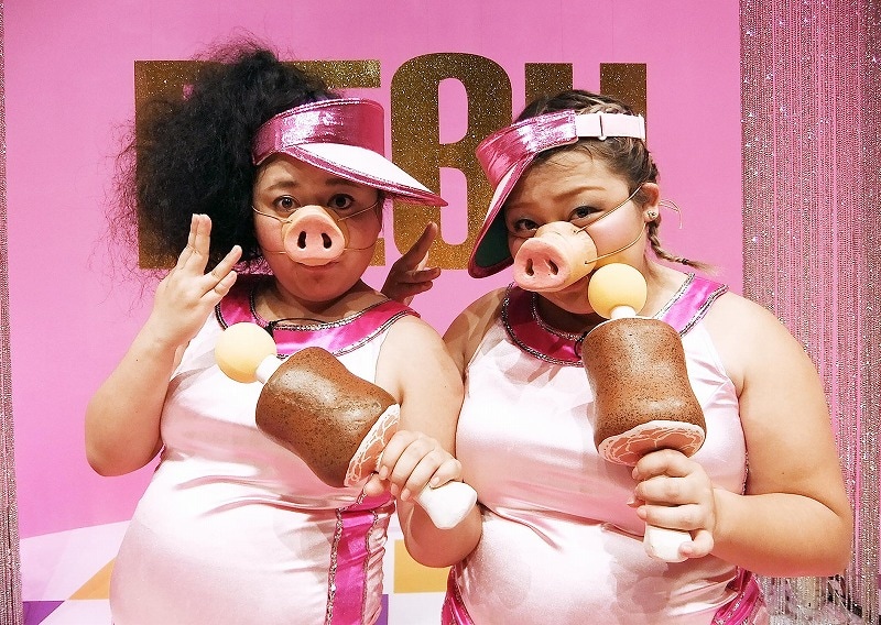 「ピラメキーノ」（テレビ東京系）にて、ダンス＆ボーカルデュオ「ピッグ☆レディ」を結成した渡辺直美とニッチェ江上。(c)テレビ東京