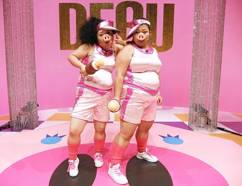 ダンス＆ボーカルデュオ「ピッグ☆レディ」の渡辺直美とニッチェ江上。(c)テレビ東京
