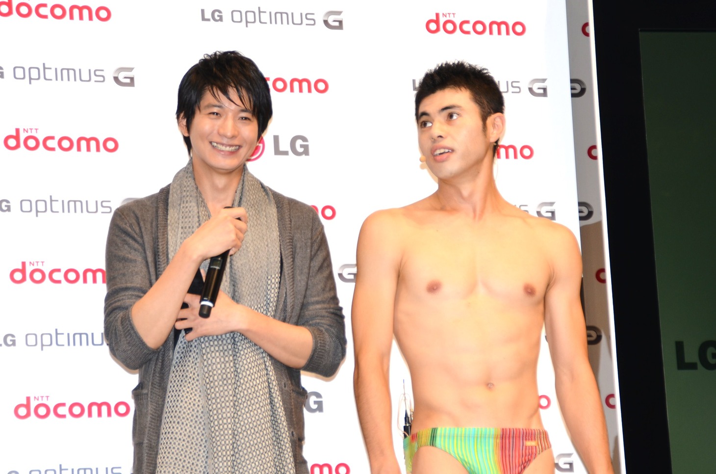 向井理と小島よしお（左から）。