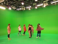 「ロンブー＆チュートの芸能人ヒットソングで爆笑ショーバトル」PV完コピ対決に登場する森三中、ハリセンボン、オアシズ大久保、柳原可奈子。