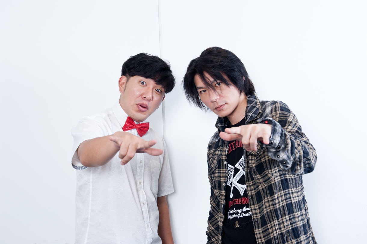 TAKUYA（右）とアメリカザリガニ平井（左）。