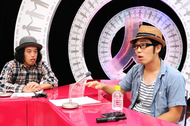 NOTTV（ノッティーヴィー）の「ソーシャル＠トーク＃エンダン」でメインMCを務めるエレキコミック・やついいちろう（左）と、9月5日の生放送にゲスト出演したドランクドラゴン鈴木（右）。